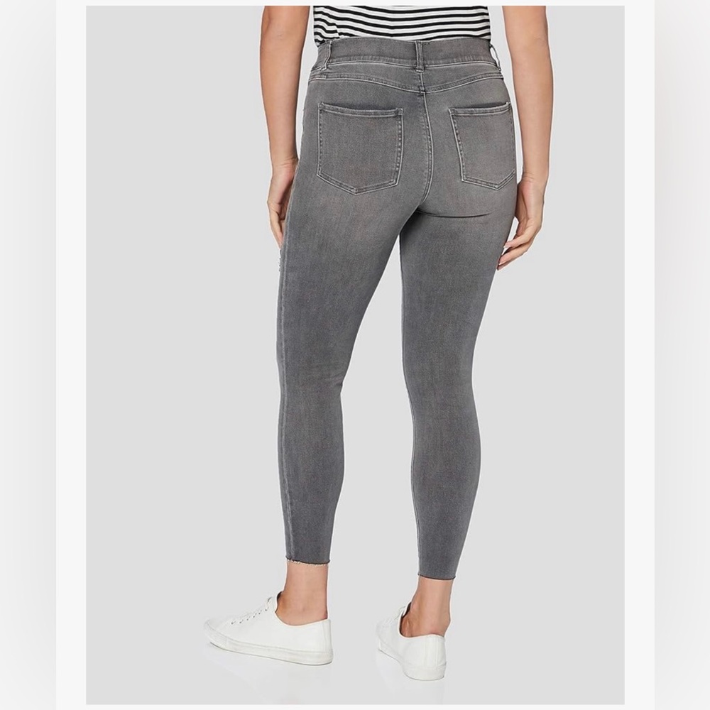SOLD - Spanx Pull On Distressed Ankle Skinny Jeans - Picture 3 of 12